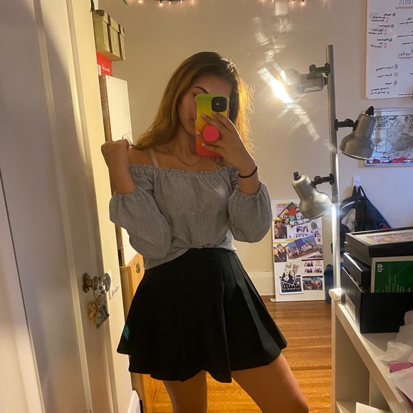 Brandy Melville Theia Off shoulder top - Picture 2 of 4